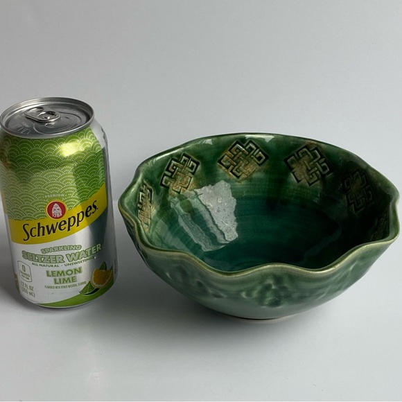 Studio Art Pottery Bowl Hand Thrown Signed 6.5” Across Embossed Inside Wavy Edge - Picture 7 of 13